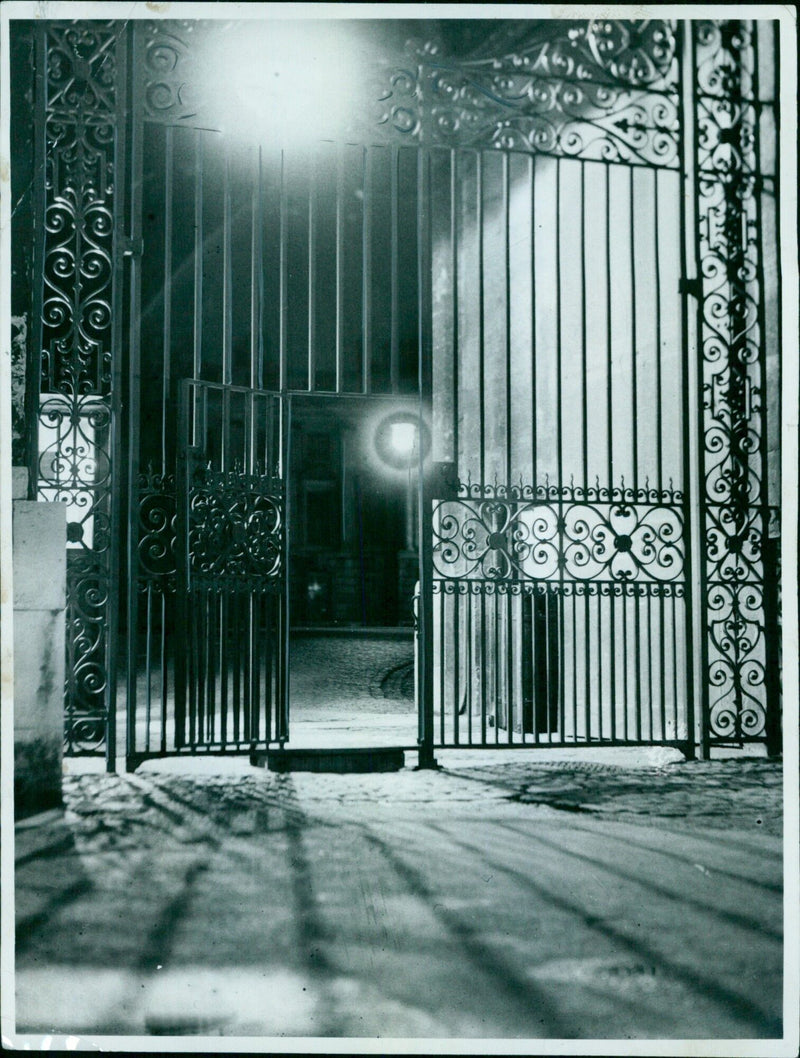 Canterbury Gate in Christ Church, Oxford photographed by G. Constable. - Vintage Photograph