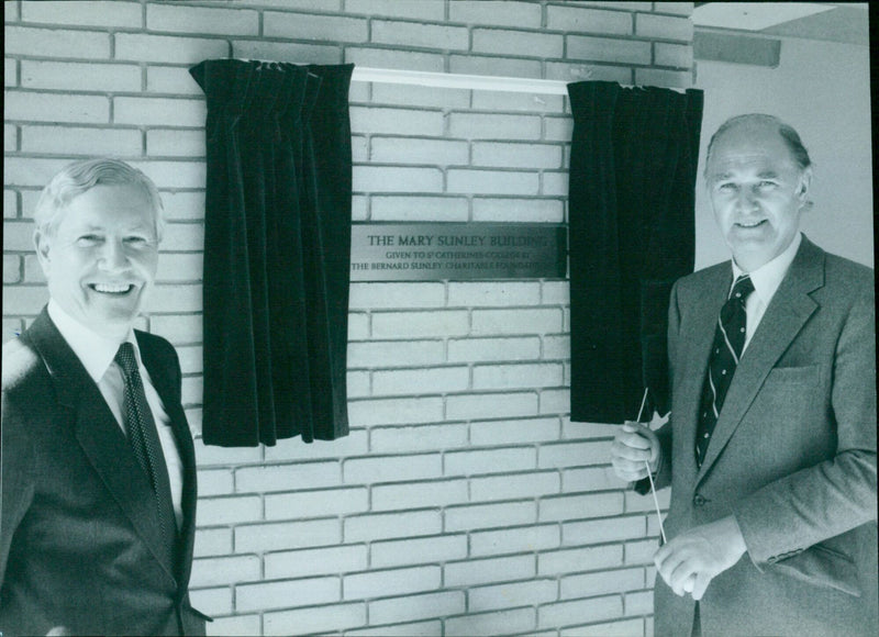 Sir Campbell Fraser and Sir Patrick Nairne open new building at St Catherine's College. - Vintage Photograph