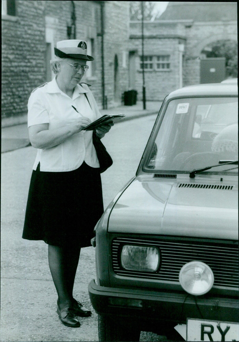 Sybil Hakl, a senior traffic warden from Sutton, carries out her duties in Oxford. - Vintage Photograph