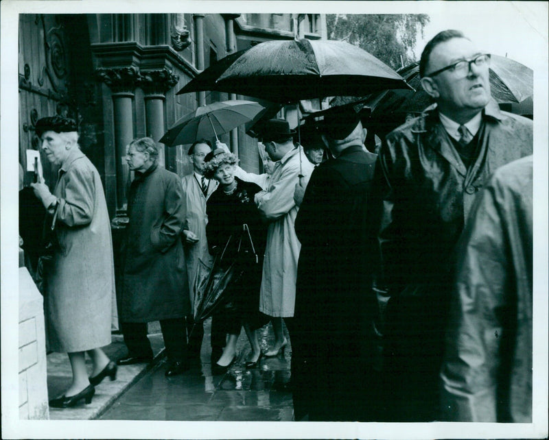 A crowd of people gathered to view a 100-foot-long sunbeam in Oxford, England. - Vintage Photograph