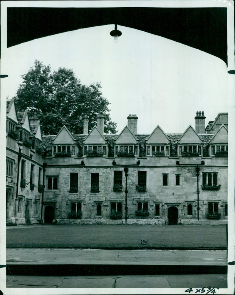 Students being reminded to keep off the grass in the Brasenose Quad at Oxford University. - Vintage Photograph