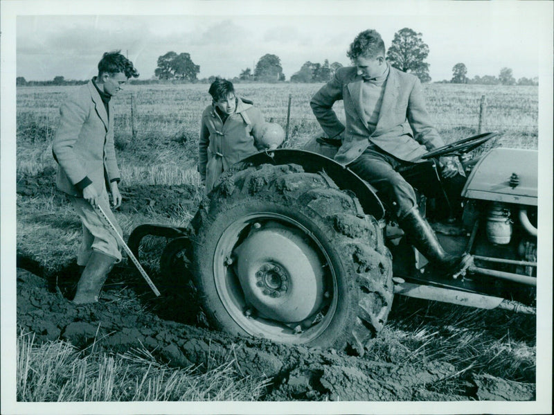 Members of Cambridge's Inter-Unis ploughing team practice at Eaton. - Vintage Photograph