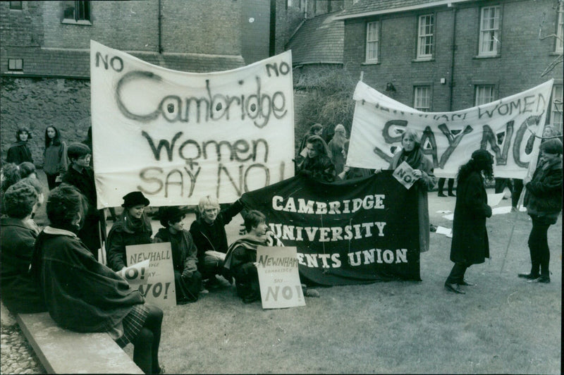 Undergraduates demonstrate at Somerville College, Oxford. - Vintage Photograph