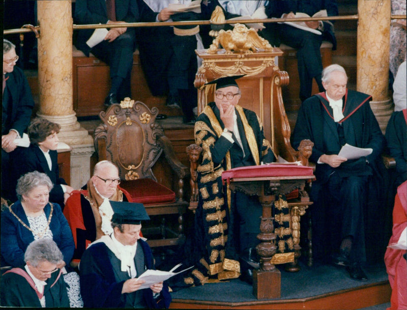 Roy Jenkins is inaugurated as the Chanceller of 92374. - Vintage Photograph