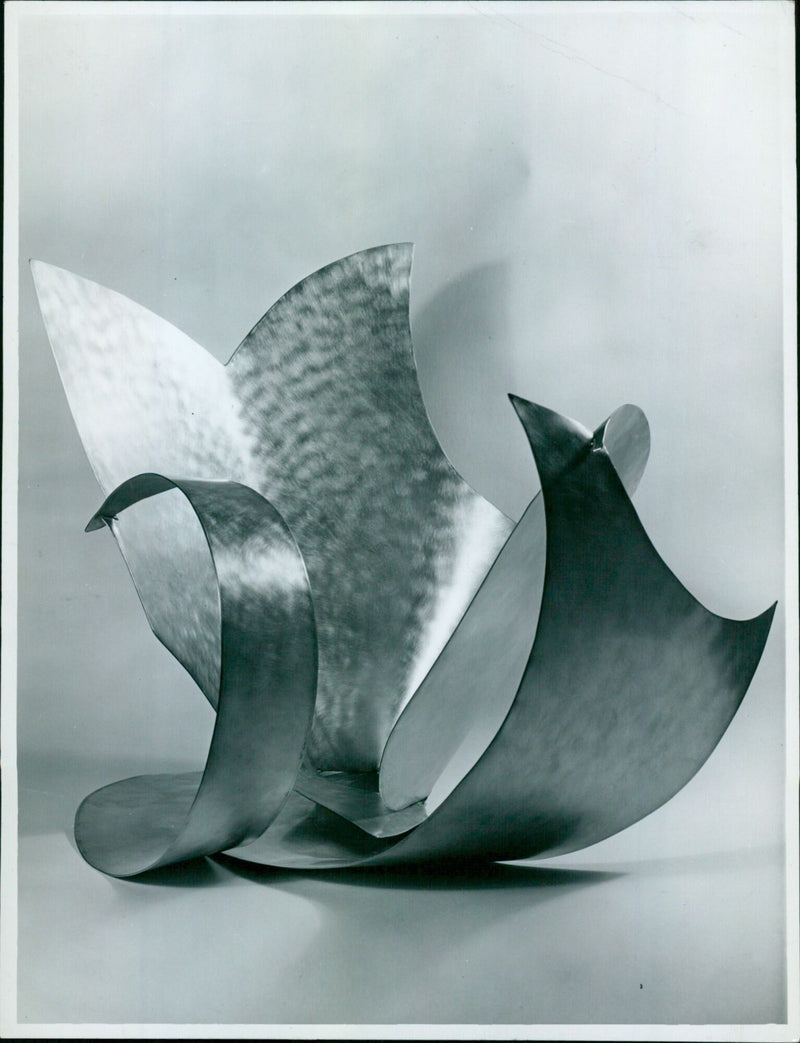 A sculpture of Mandala number 16 by Jo Sykes is on display at St Anne's College, Oxford. - Vintage Photograph