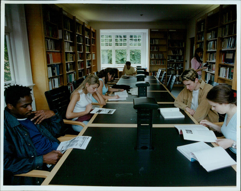 Students studying in the library of St Claires College, Oxford. - Vintage Photograph