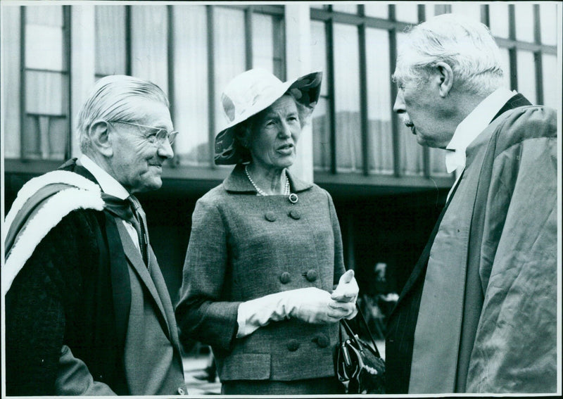 Former Prime Minister Harold Macmillan talks to Dr and Mrs Victor Purvis in the Encaenia Garden Party. - Vintage Photograph