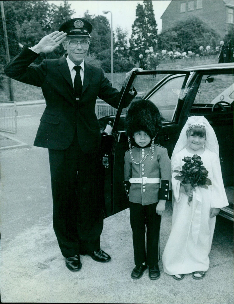 A former pupil of St Christopher's Cowley chauffeurs two 5-year-olds in a limousine. - Vintage Photograph