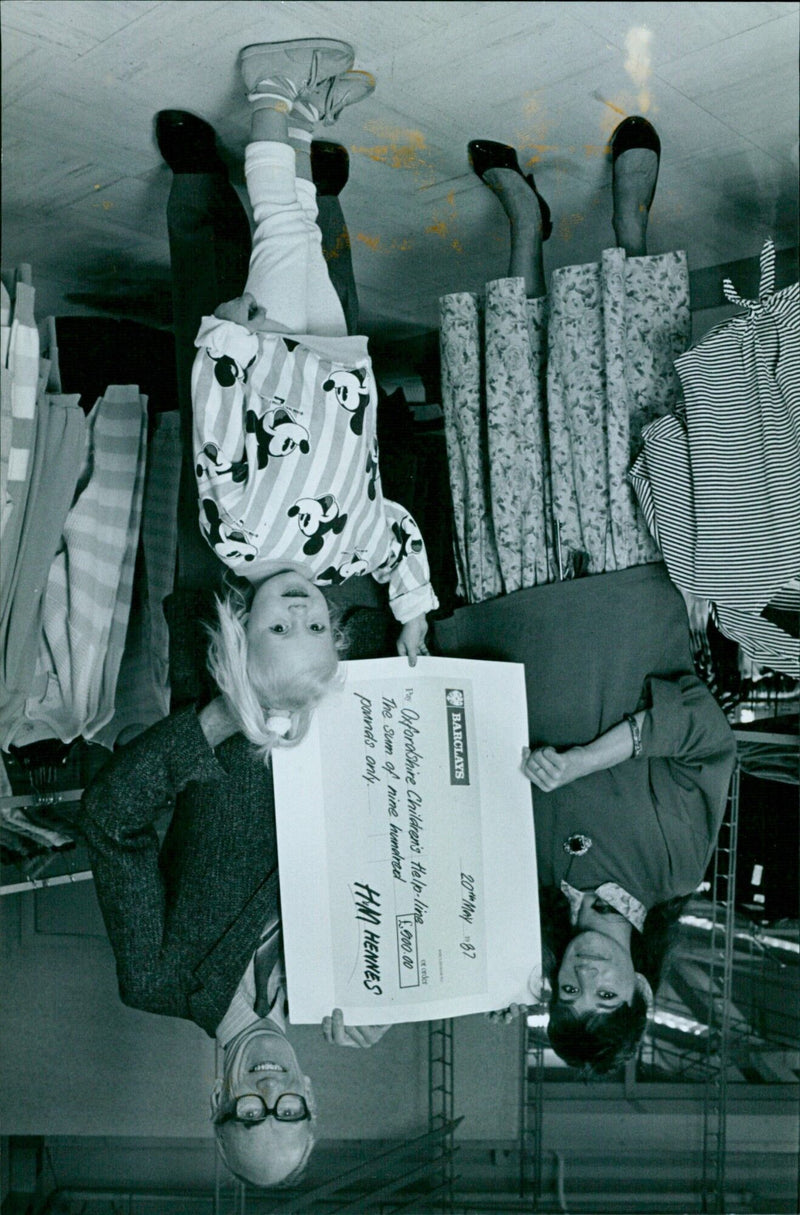 Barclays Bank presents a donation of £900 to the Oxfordshire Children's Help-line. - Vintage Photograph