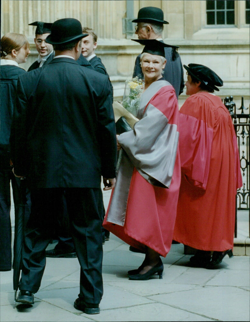 Dame Judi Dench receives an honorary degree from Oxford University on June 28, 2000. - Vintage Photograph