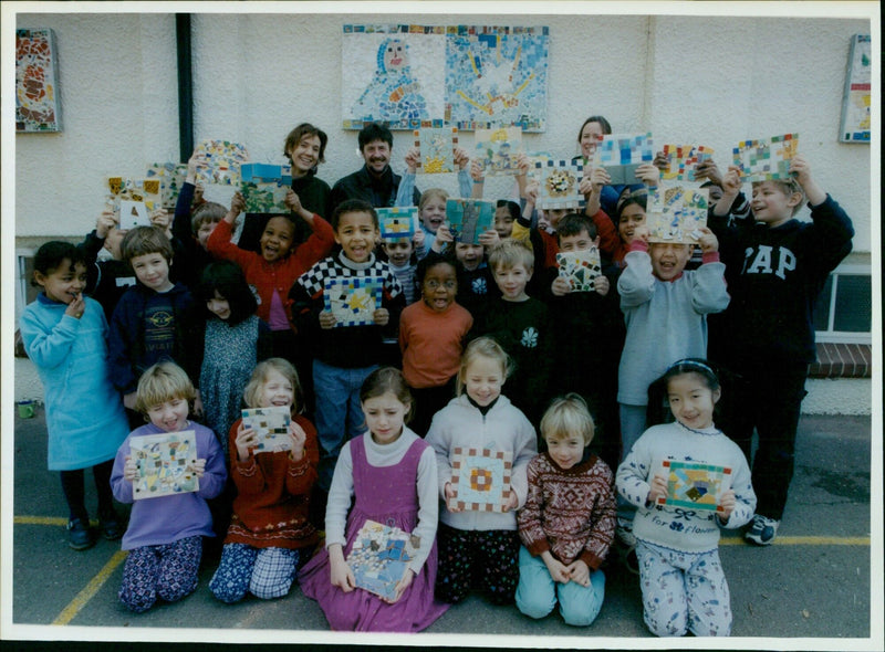 Parents and pupils join together to create a mosaic as part of the Millenium Mosaic Project at SS Philip & James First School. - Vintage Photograph