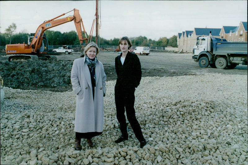 Head teacher Irene Conway and Governor Sally Pressdee inspect the building site of the new SS Philip and James School in Oxford. - Vintage Photograph