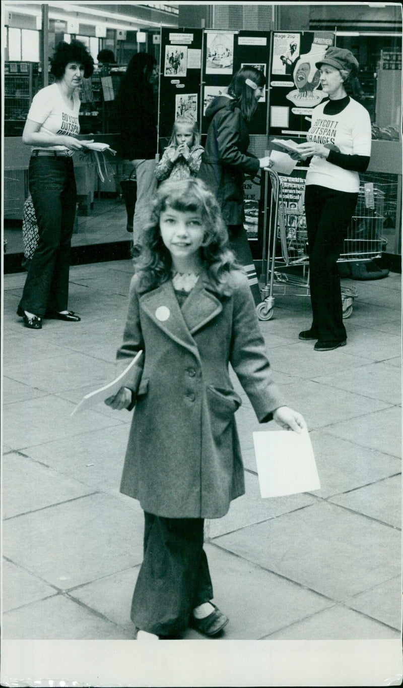 Anti-apartheid picketers hand out leaflets outside of Sainsbury's Westgate in Oxford on Saturday. - Vintage Photograph