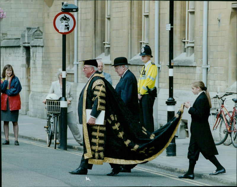 Dame Judi Dench receives an honorary degree at Oxford Encaenia celebrations. - Vintage Photograph