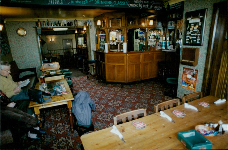 Janie Hampton discussing writing with customers at the Marsh Harrier pub in Temple Cowley. - Vintage Photograph