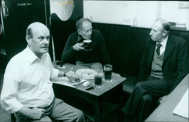 Customers enjoy a lunchtime drink at The Marsh Harrier Pub in Cowley, Oxford. - Vintage Photograph