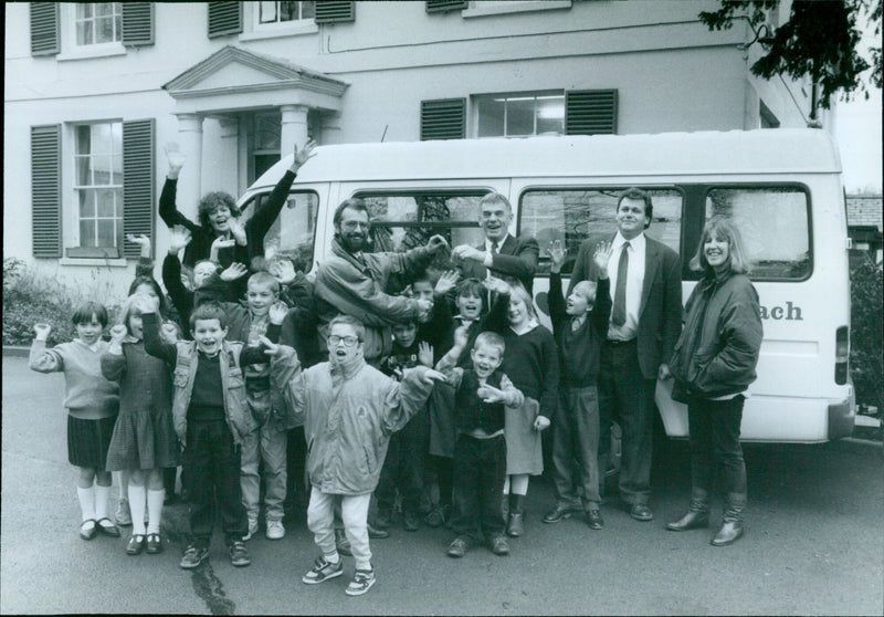 Oxford Folk Club presents a mini bus to Northern House Summertown. - Vintage Photograph