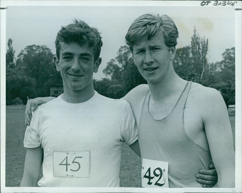 Magdalen College School's Steer and Southfield's Craft finish first and second in the 440 yards event. - Vintage Photograph