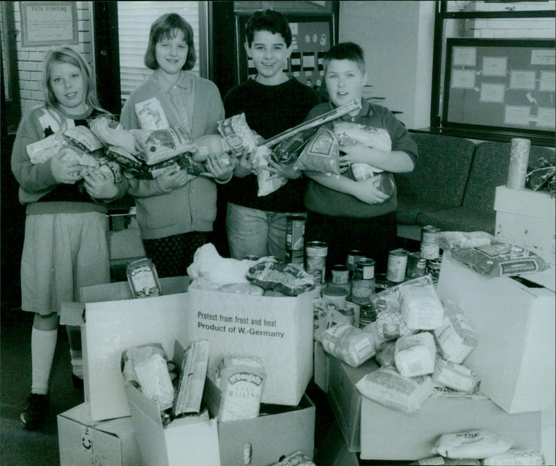 Students from Frideswide School in Oxford collecting food for the local community. - Vintage Photograph