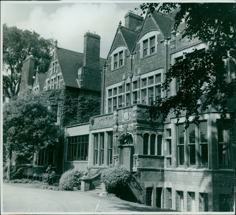 Students of Wychwood School in Banbury, Oxfordshire, walking down the road. - Vintage Photograph