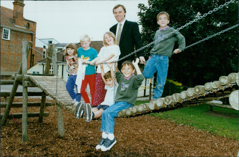 MP Andrew Smith visits an afterschool club at East Oxford First School. - Vintage Photograph