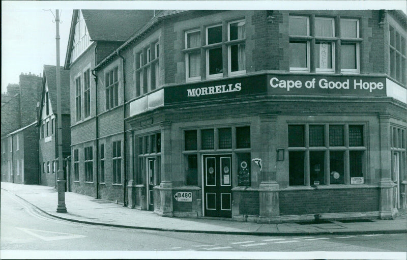 A man is attacked outside a pub in Cowley, Oxford. - Vintage Photograph