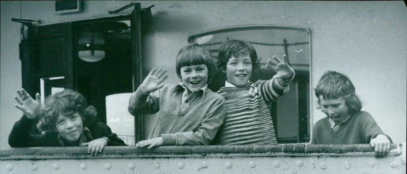 French President Valéry Giscard d'Estaing waves goodbye to England. - Vintage Photograph