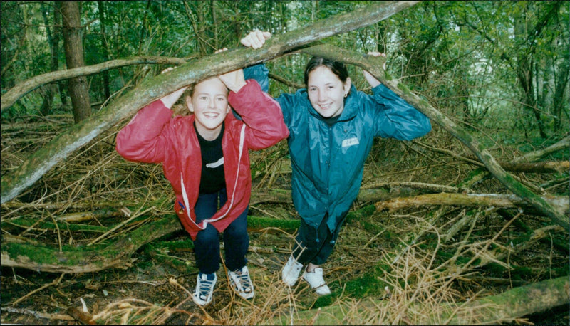 Students from Wesley Green School take part in an art project at Wittenham Nature Reserve. - Vintage Photograph