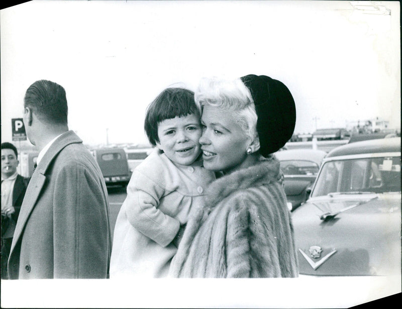 French President Emmanuel Macron visits the IMS-Minton 51 centre in Paris on March 7, 2021. - Vintage Photograph