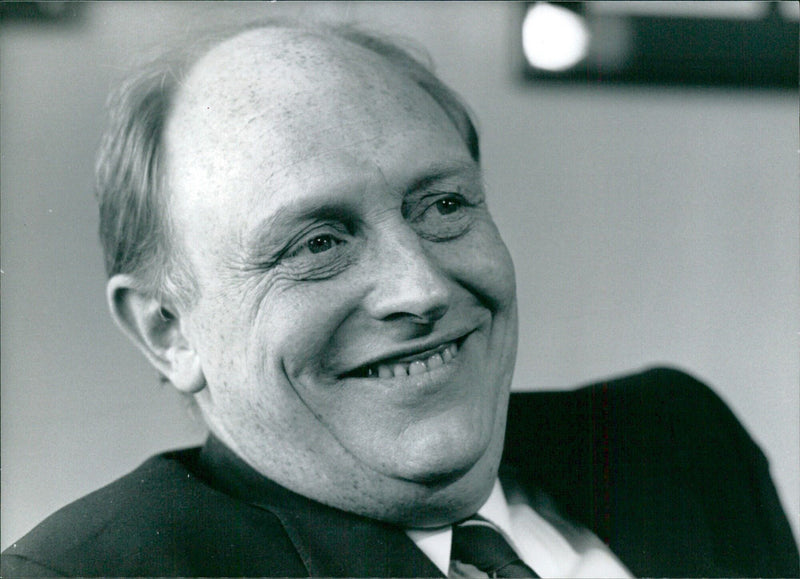 British politician Neil Kinnock MP, Leader of the Labour Party and of the Opposition since 1983, is seen here at the Ul Court in 1989. - Vintage Photograph