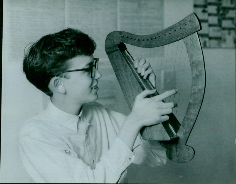 Chris Broomfield with an ancient Irish harp at an instrument exhibition at the FATE Museum in Oxford. - Vintage Photograph