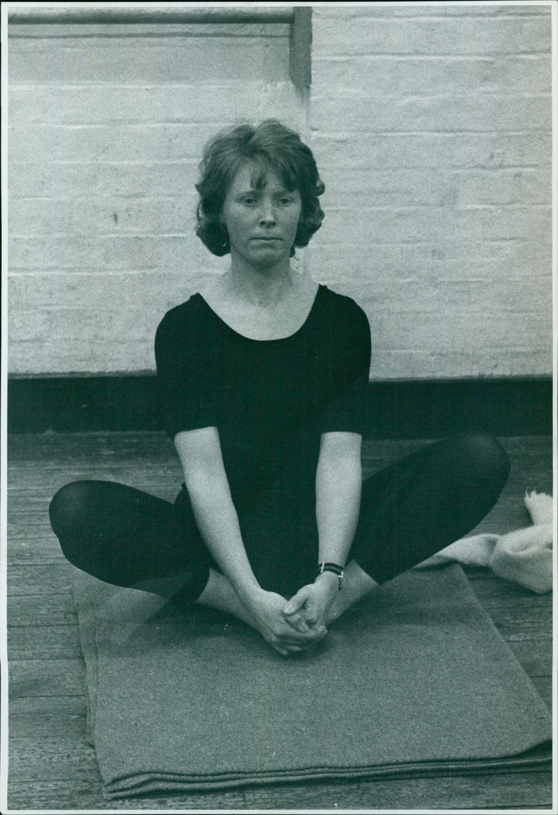 Students of Oxford College take part in a YOYA classes protest. - Vintage Photograph