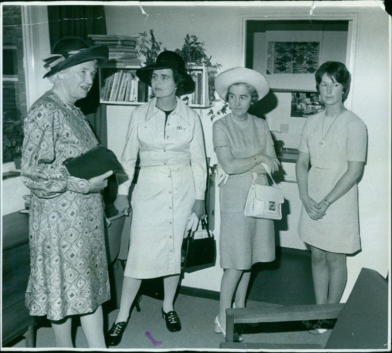 Alderman Lady Young opens the new YWCA Alexandra Residential Club in Farndon Road, Oxford. - Vintage Photograph