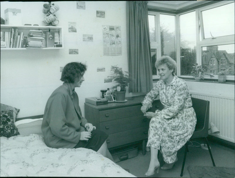 Mrs. Barbara McCubbin, assistant director of the YWCA, talking to Su-Lin Tan from Malaysia at the YWCA in Oxford. - Vintage Photograph