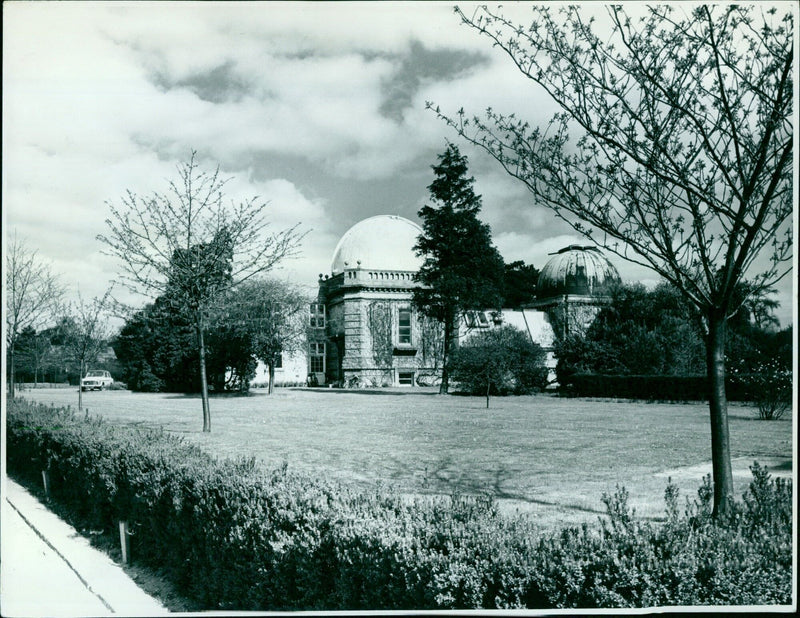 Astronomers observing the night sky from the Oxford University Observatory in June 1962. - Vintage Photograph