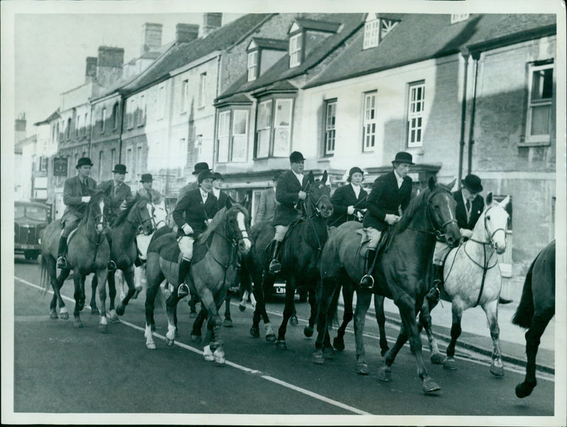 Followers of the Oxford Bras University Drag Hounds move off through Woodstock. - Vintage Photograph