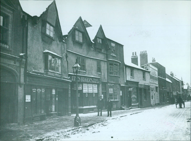 George Street in Oxford blanketed in snow, 1906 - Vintage Photograph