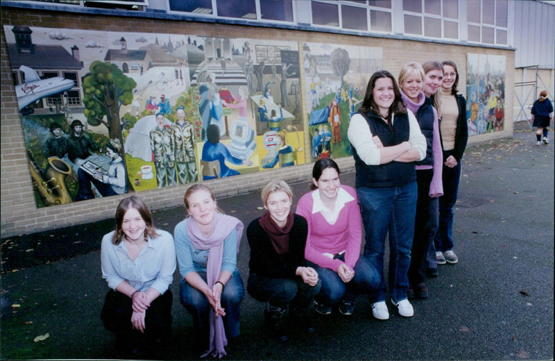 Oxford High School pupils admire the mural they painted. - Vintage Photograph