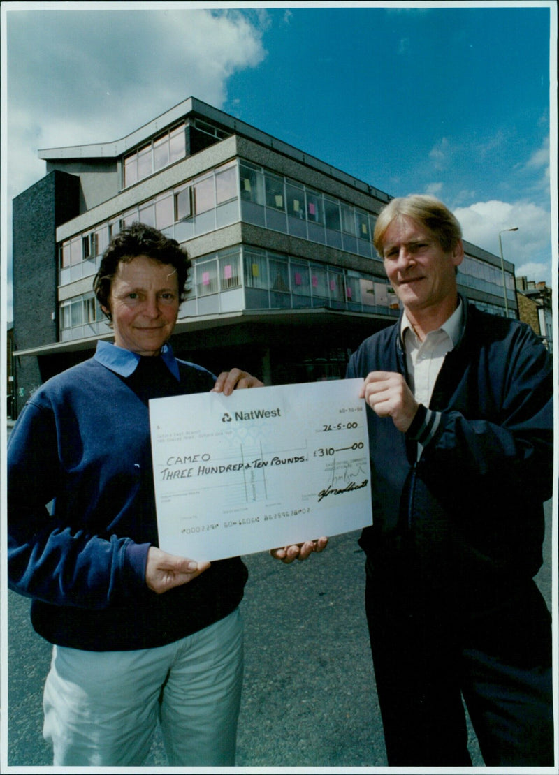 Sue Manning of CAMEO receives a cheque of £310 from Alan Medlicott of East Oxford Community Centre. - Vintage Photograph