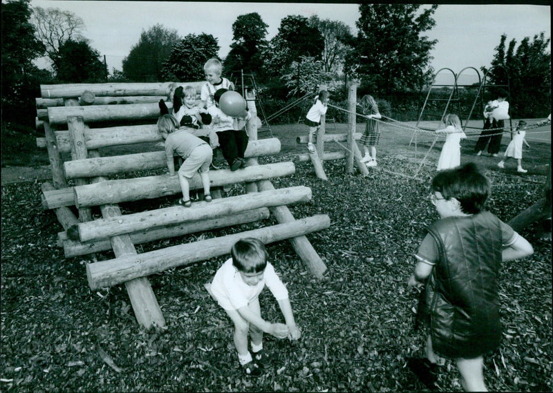 Students perform in the first ever production of the play Arba at Cotteslowe Primary School in Oxford, UK. - Vintage Photograph