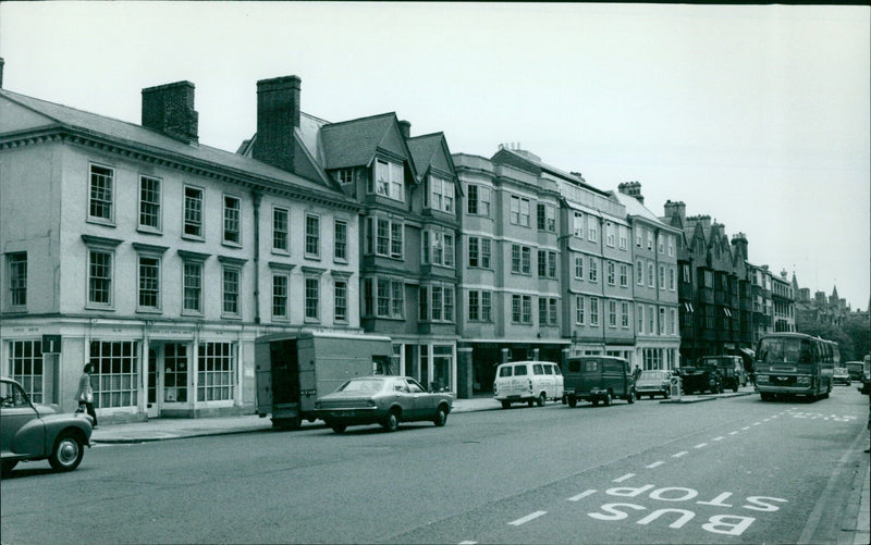 A busy bus stop outside Oxford High Street on May 3, 1977. - Vintage Photograph