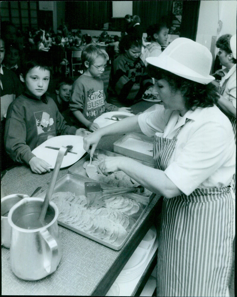 Rether Buste supervising the cooking of a spool in Deha. - Vintage Photograph