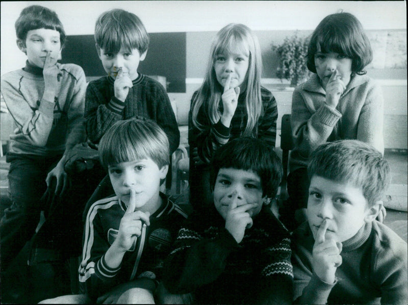 Students and teachers of Cutteslowe First School take part in a sponsored silence to raise money for school funds, Helen House and the TEAR Fund. - Vintage Photograph