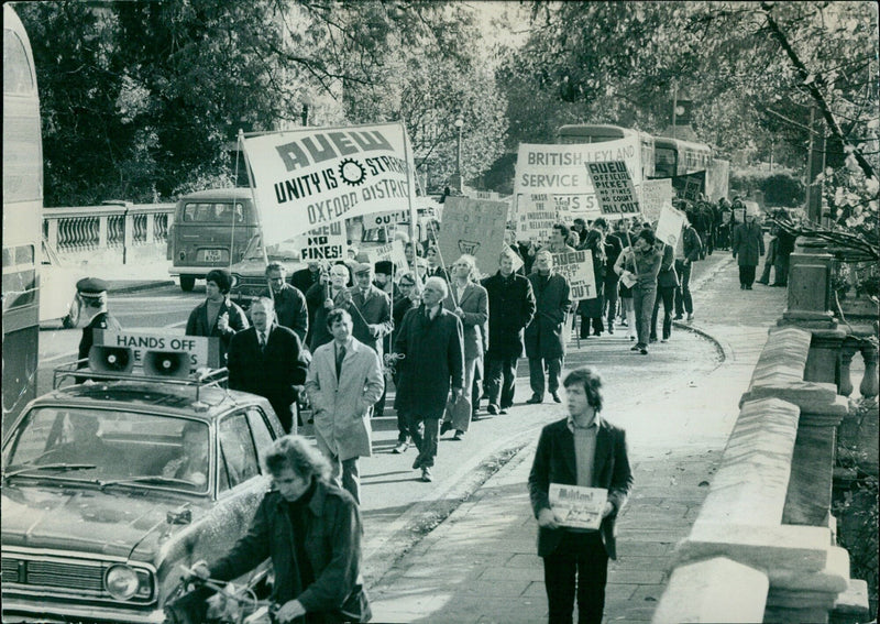 British Leyland workers protest against court fines in Oxford, England. - Vintage Photograph