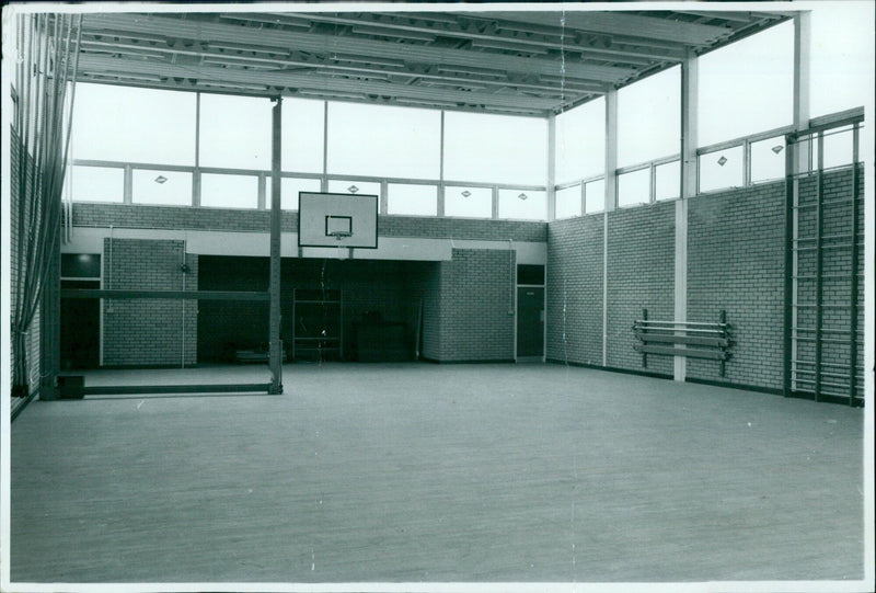 Oxford Mail athletes playing basketball in a sports hall. - Vintage Photograph