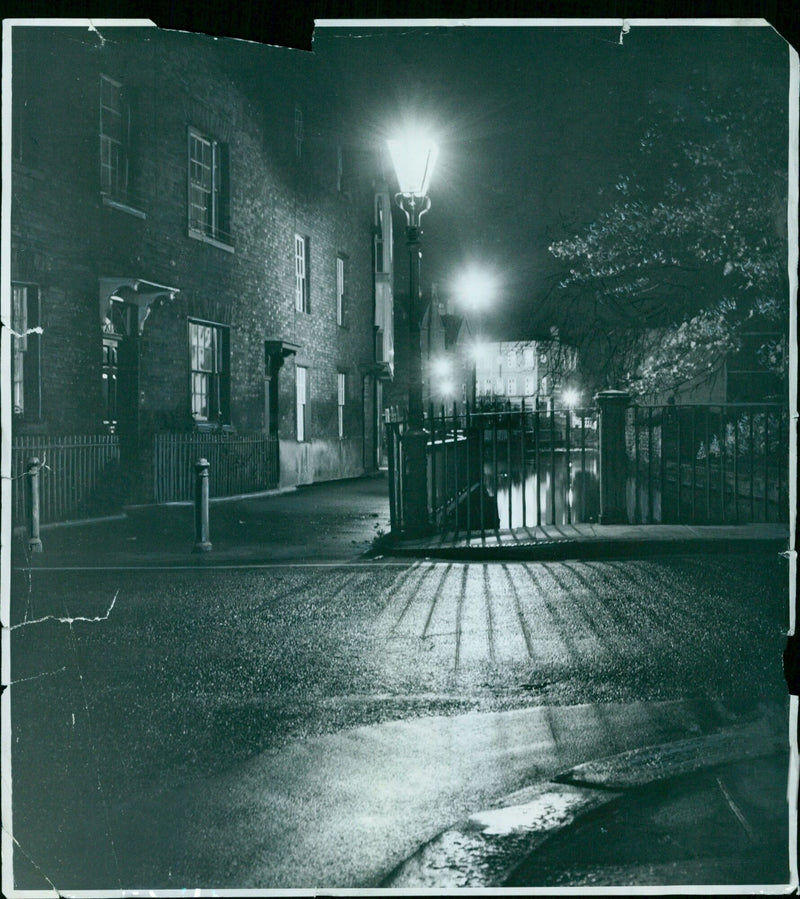 Street lighting in Oxford, England on November 28, 1969. - Vintage Photograph