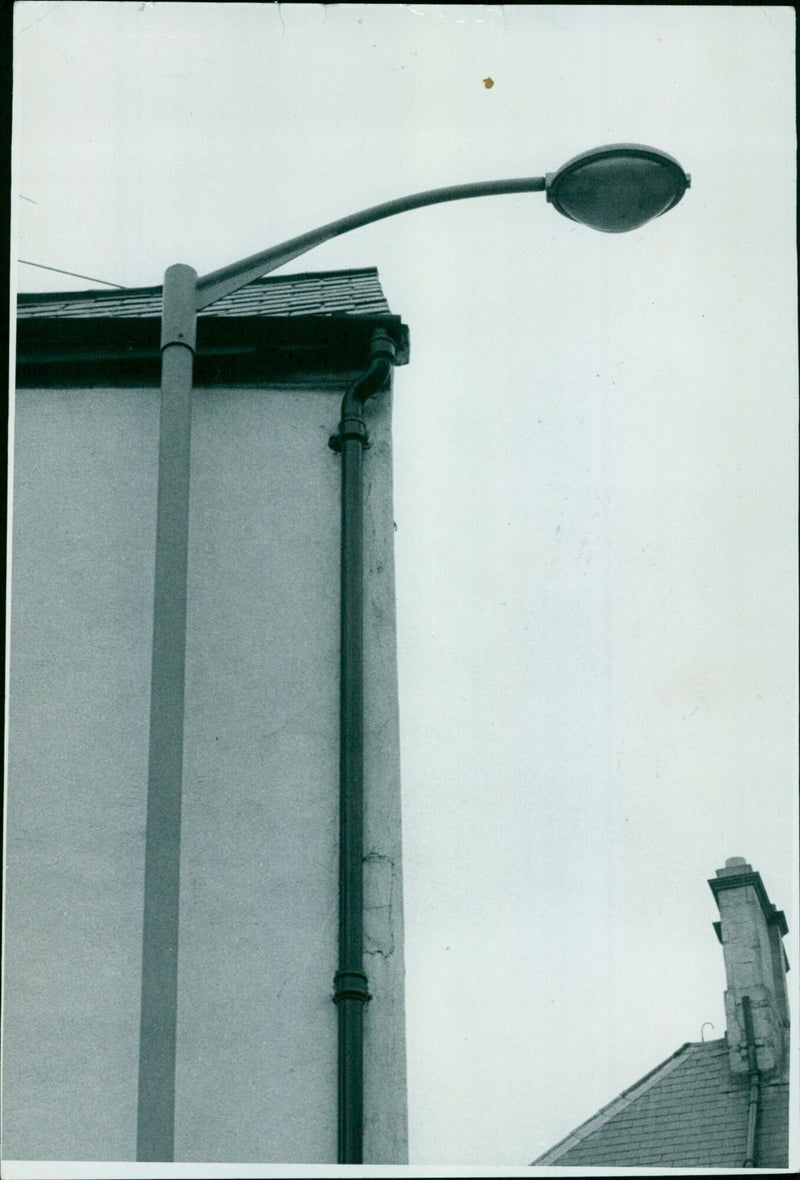 Oxford city workers install new sodium street lighting. - Vintage Photograph