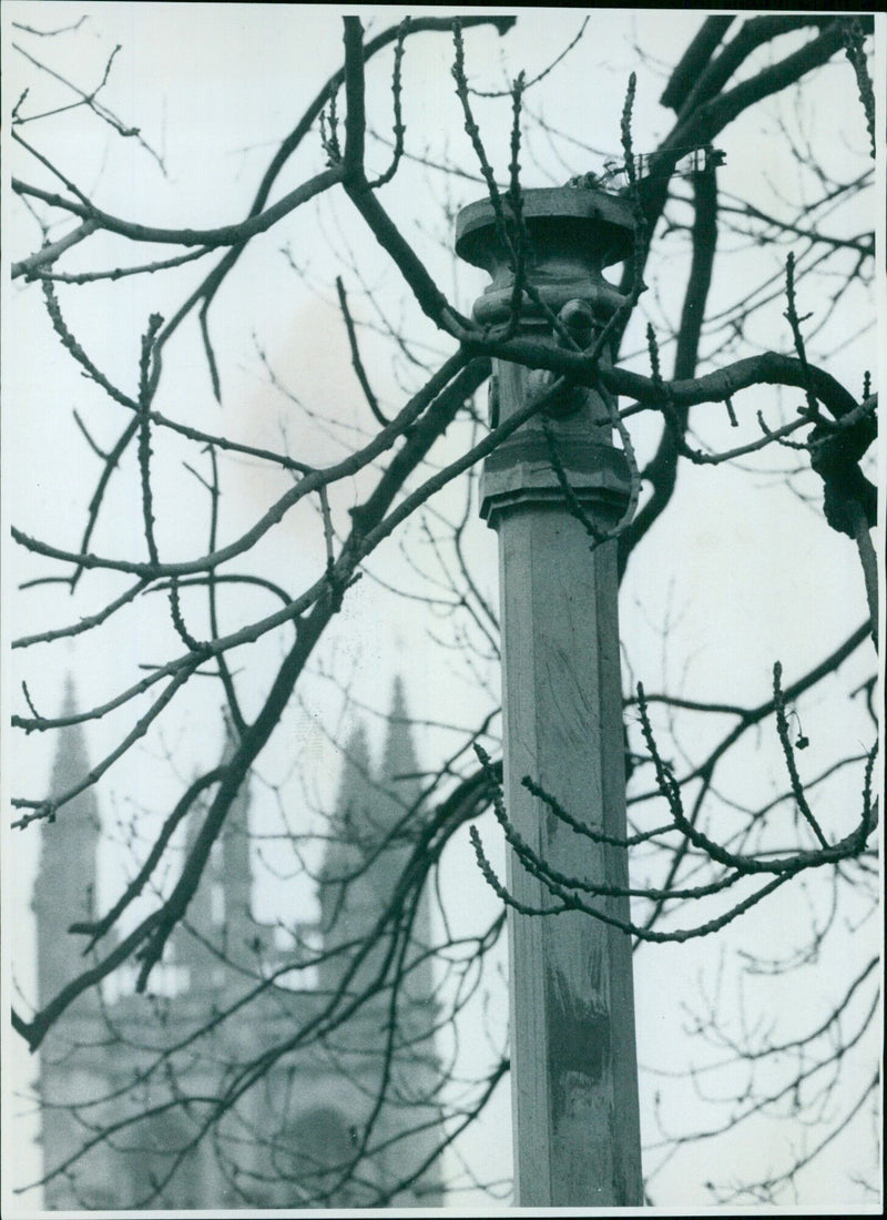 The Lagdalen Bridge in Oxford is broken. - Vintage Photograph