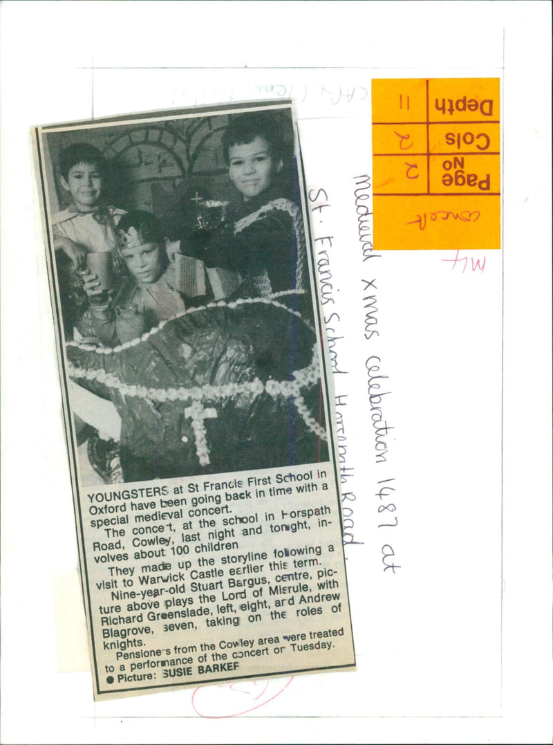 Youngsters at St Francis First School in Oxford celebrate a medieval Christmas concert. - Vintage Photograph