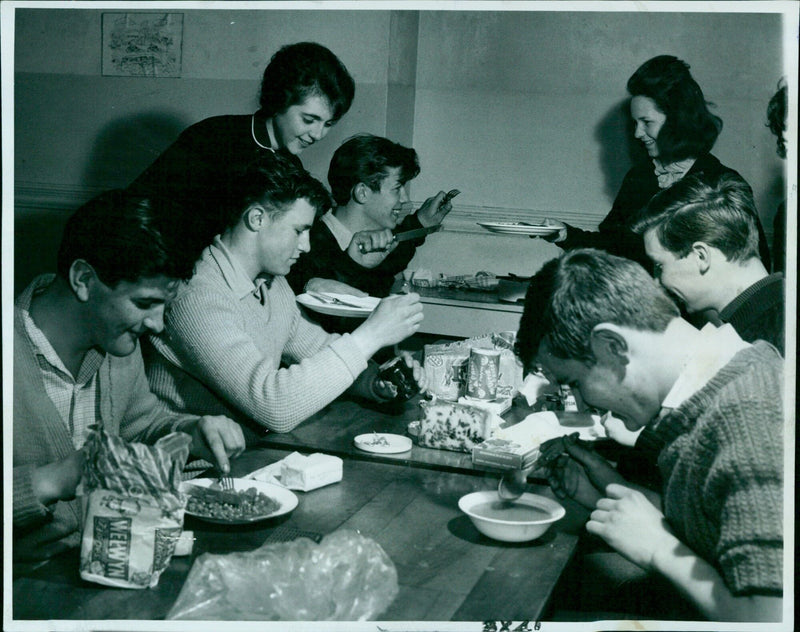 A crowd of people gather to watch Roscookly Welwyn, a renowned singer, perform in London. - Vintage Photograph